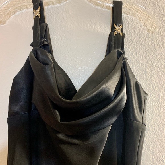 Black Evening Dress worn once.
Adjustable straps Room for bust,  slimming. - Picture 2 of 5